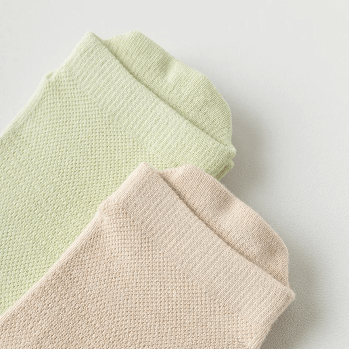 EaseMotion – Andningsbara Halkfria Yogastrumpor med Mjukt Grepp & Ventilerande Komfort