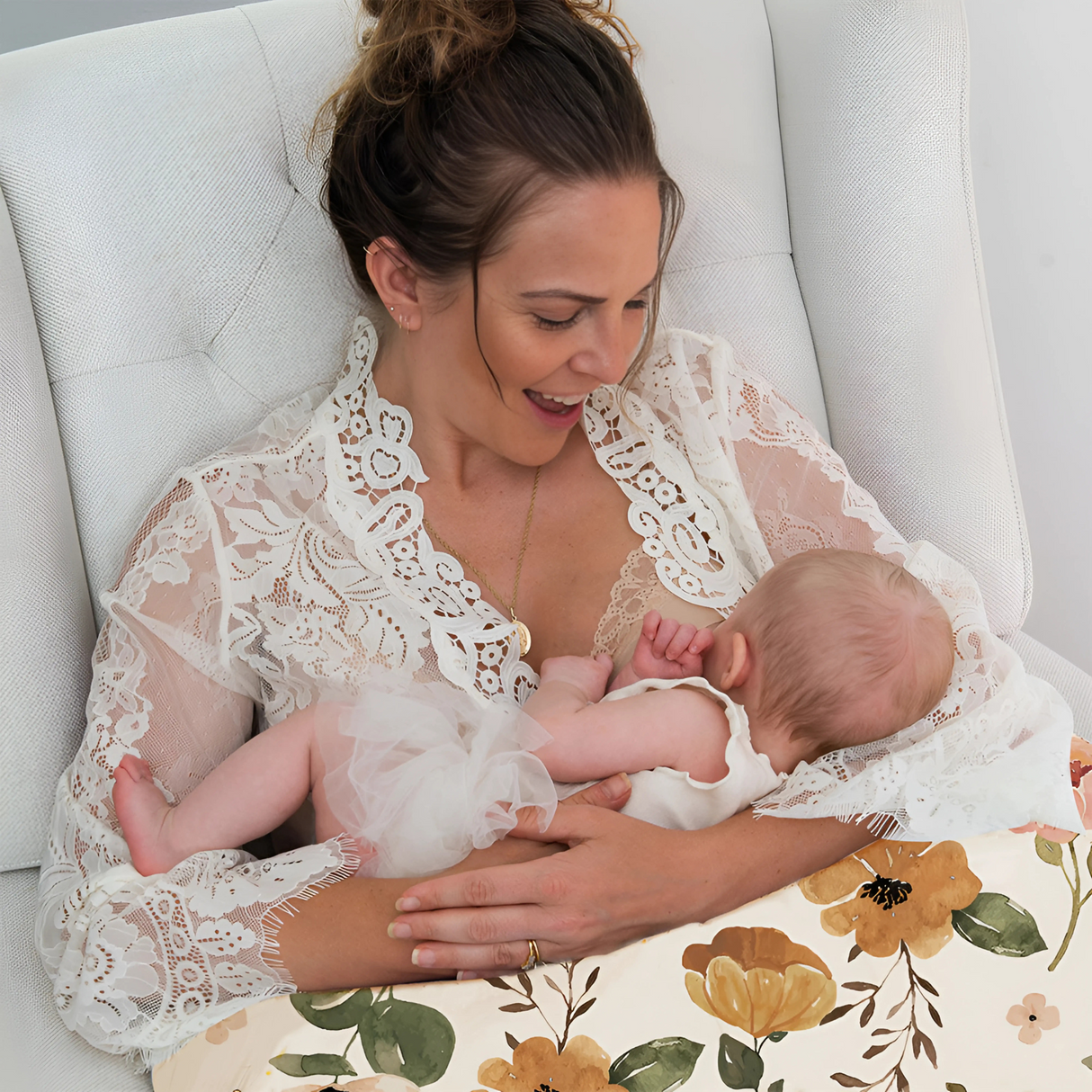 SoftCradle – Vetenskapligt Designad Multifunktionell Ammningskudde med 30° Lutning & Ergonomiskt Stöd för Barn och Mamman