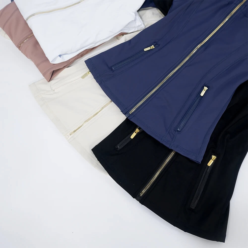 SilkMotion – Slimmad Yoga- och Träningsjacka med Dragkedja, Snabbtorkande Material & Följsam Passform för Aktiv Vardag