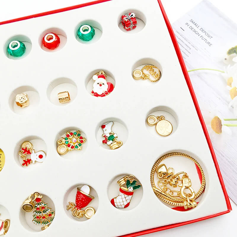 Lyxig Smyckes-Adventskalender för Barn – 24 Luckor med Armband och Berlocker för DIY Julsmycken