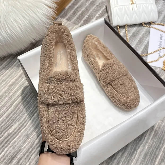 Lyxiga Mokasiner för Dam i Lammullsliknande Plysch – Halkfri Gummisula och Ultimat Komfort