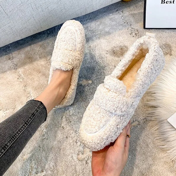 Lyxiga Mokasiner för Dam i Lammullsliknande Plysch – Halkfri Gummisula och Ultimat Komfort