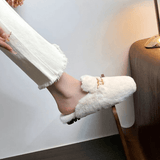 TeddyFinesse - Elegante muleslippers i imiteret pels med guldkæde & Plys-komfort til indendørs og let udendørs brug