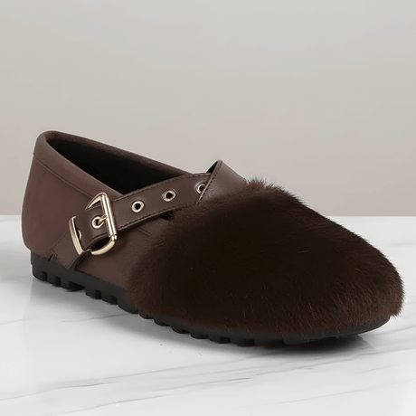 FurVibe – Plyschiga Cozy Skor med Guldspänne & Halkfri Sula för Inomhus och Lättare Utomhusbruk