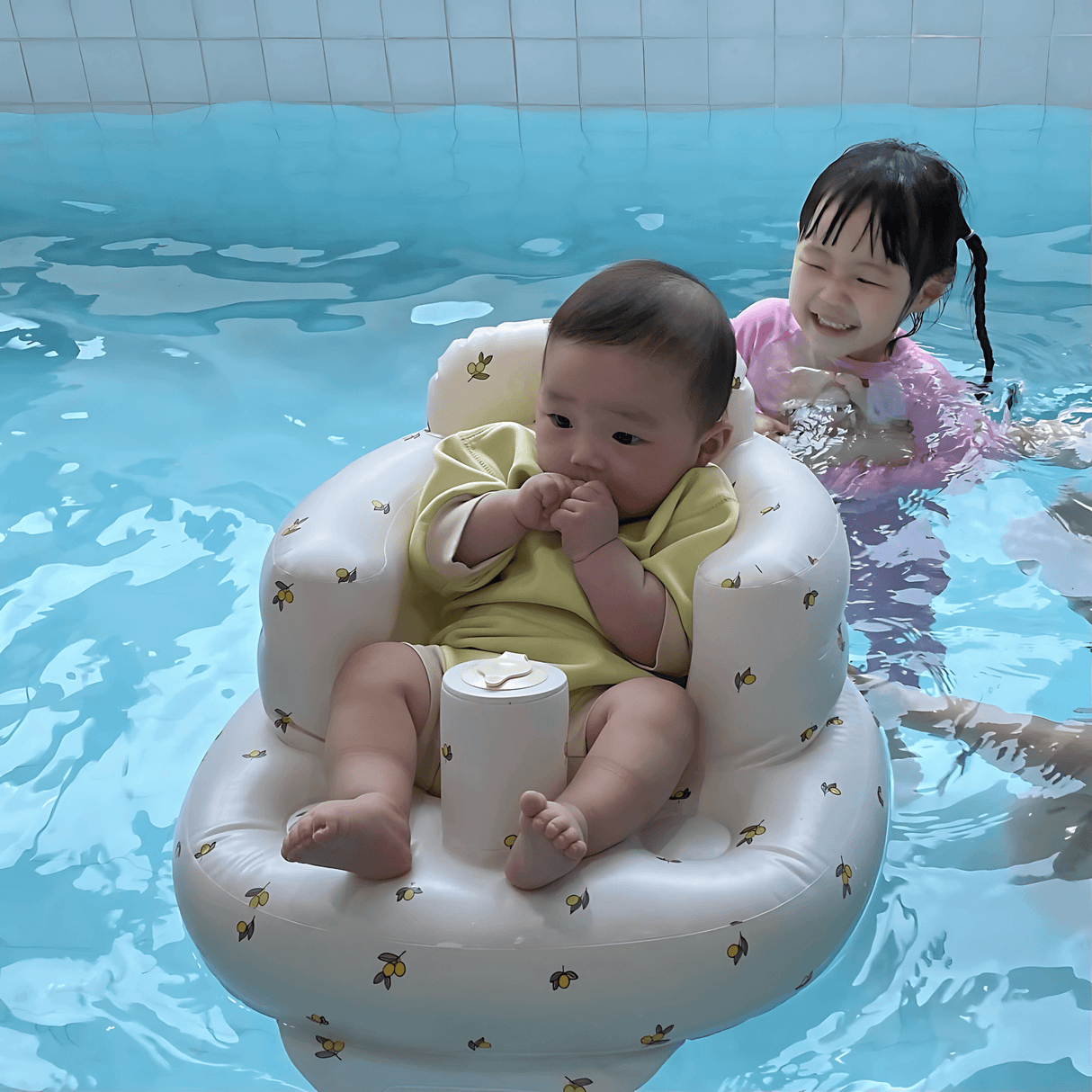 BabyNest - Inflatable Baby Chair in PVC for Feeding, Bathing & Play