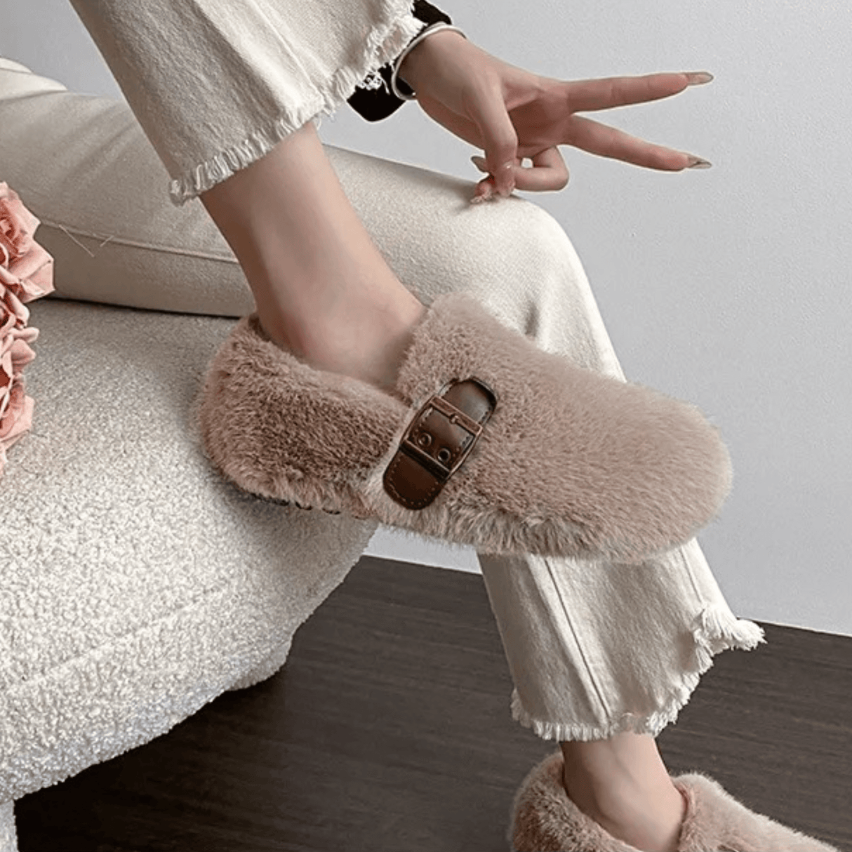 FurLush - Sko i imiteret pels med justerbar rem & Plys-komfort til indendørs og let udendørs brug