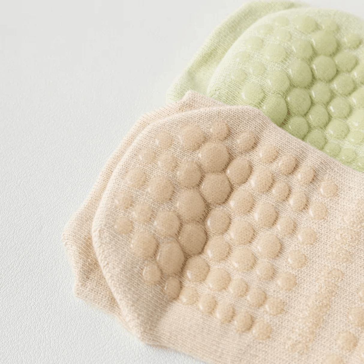 EaseMotion – Andningsbara Halkfria Yogastrumpor med Mjukt Grepp & Ventilerande Komfort