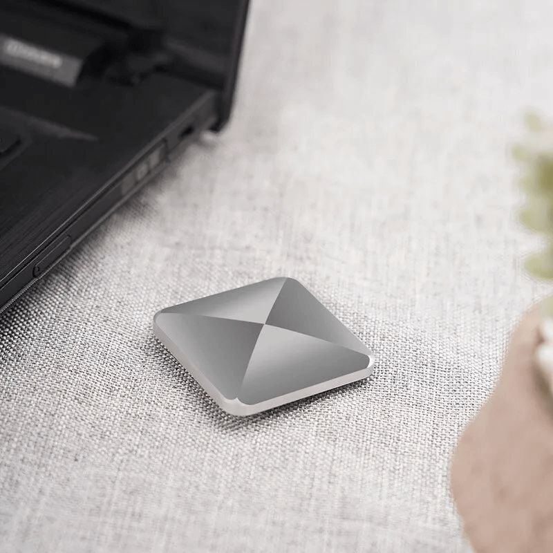 Metallkub Skrivbord Fidget – Avslappning, Fokus och Njutning