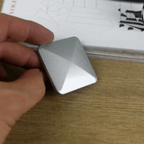 Metallkub Skrivbord Fidget – Avslappning, Fokus och Njutning