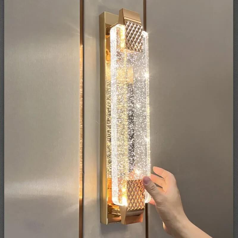 LuxeAngle – Vägglampa med Bubble Kristall och Guldbelagd Metall | Elegant och Lyxig Dekorationsbelysning för Sovrum & Vardagsrum