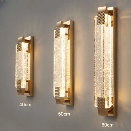 LuxeAngle – Vägglampa med Bubble Kristall och Guldbelagd Metall | Elegant och Lyxig Dekorationsbelysning för Sovrum & Vardagsrum